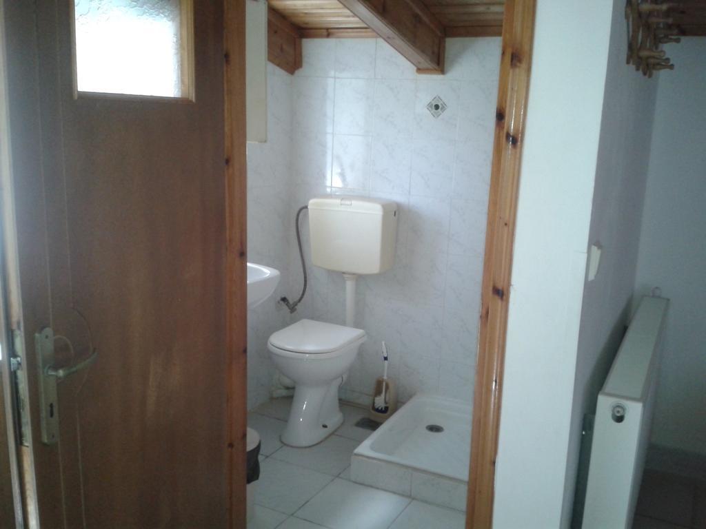 Loutrópolis Thermís Efterpi Aggeli 아파트 객실 사진